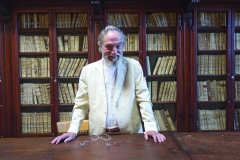 Der Präsident Pier Franco in der alten Bibliothek