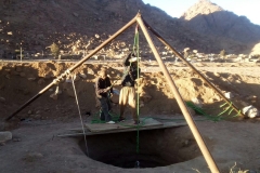 Graben eines Brunnens in St. Katherina (Sinai, Ägypten)