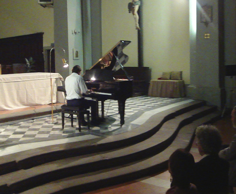 Klavierkonzert im Kloster von Sargiano